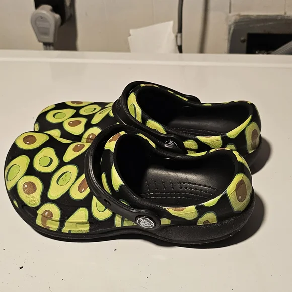 Avocado crocs 2025